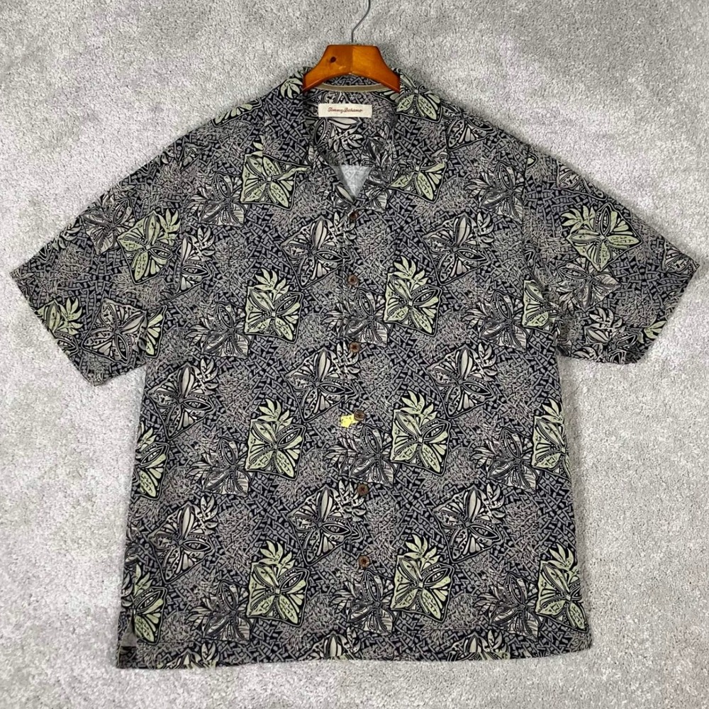 Tommy Bahama Hawaiian Shirt Mens Large 100% Silk Tropical Camp Gray Green Gusset